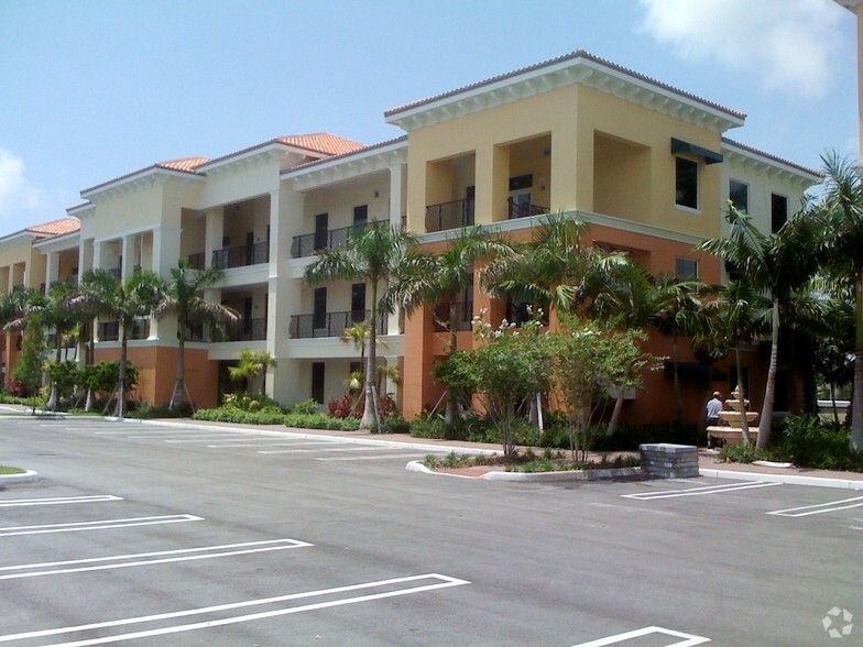 2475 Mercer Ave, West Palm Beach, FL for lease - Building Photo - Image 2 of 3