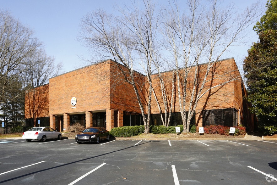 3905 Steve Reynolds Blvd, Norcross, GA for lease - Building Photo - Image 1 of 5
