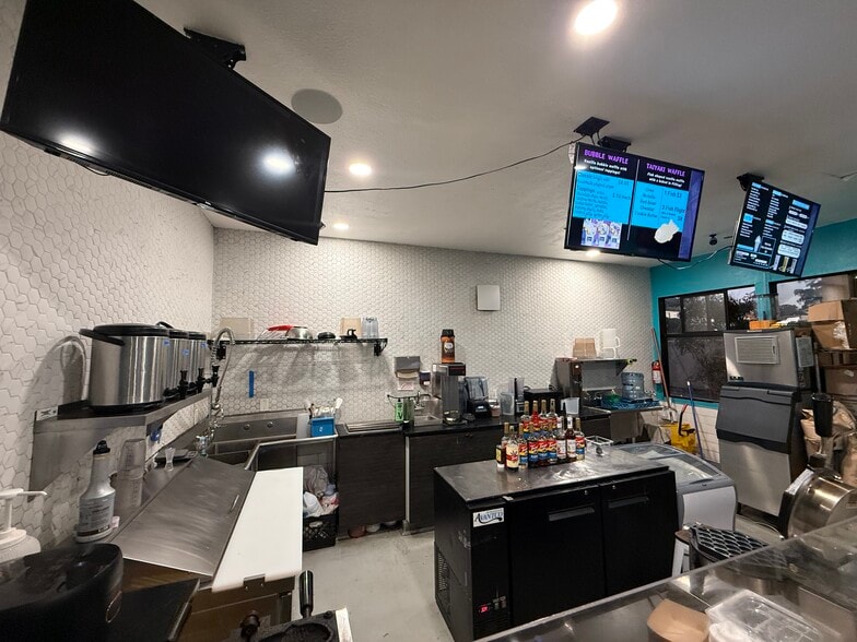 630 Embarcadero Rd, Morro Bay, CA for lease - Interior Photo - Image 3 of 6