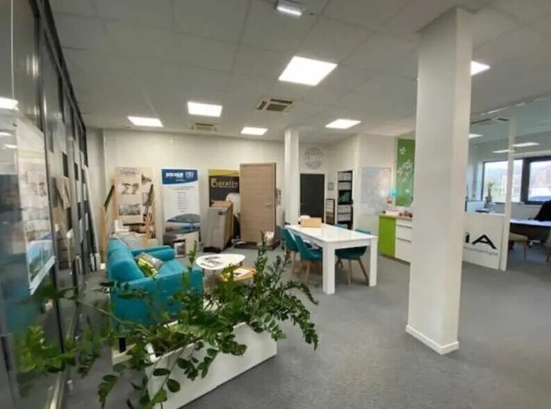 Office in Isneauville for lease - Interior Photo - Image 1 of 7