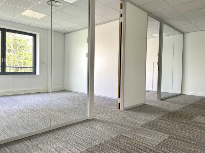 33 Avenue Du Docteur Georges Lévy, Vénissieux for lease - Interior Photo - Image 3 of 5