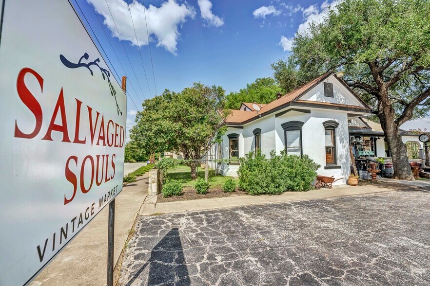 702 Front St, Comfort, TX 78013