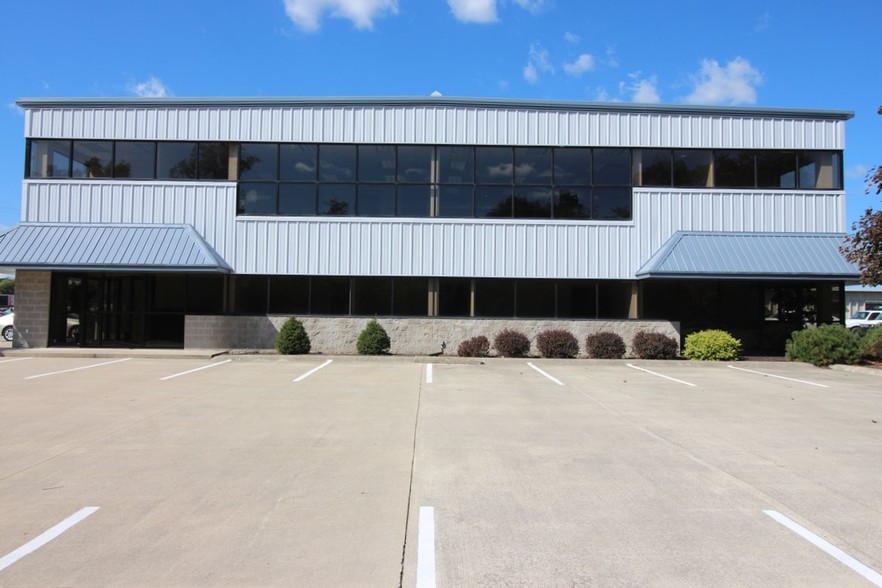 8310 Clinton Park Dr, Fort Wayne, IN for lease - Building Photo - Image 1 of 8