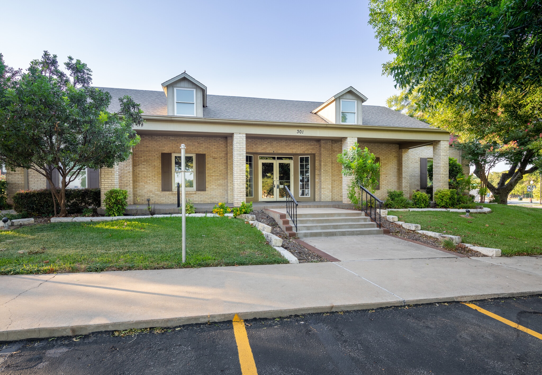 301 N C M Allen Pkwy, San Marcos, TX for lease Building Photo- Image 1 of 8