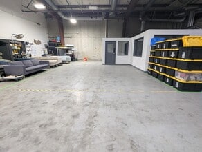 3901 SE Naef Rd, Portland, OR for lease Interior Photo- Image 1 of 8