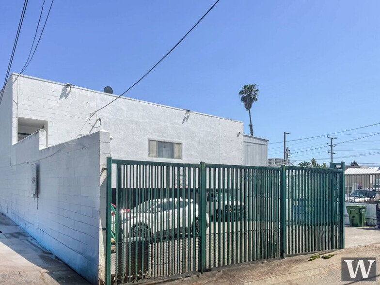 11957 Santa Monica Blvd, Los Angeles, CA for sale - Building Photo - Image 2 of 15