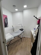 Retail in Barcelona, Barcelona for lease Interior Photo- Image 2 of 2