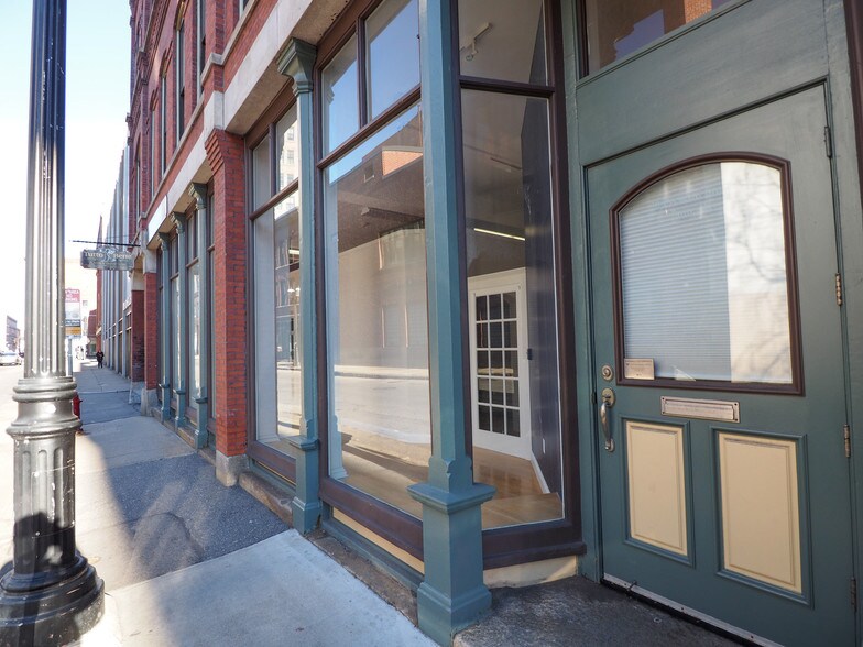 58 Prescott St, Lowell, MA 01852