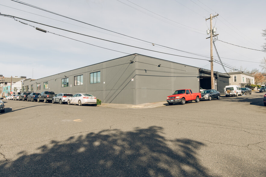 1005 SE Washington St, Portland, OR for lease - Building Photo - Image 2 of 10