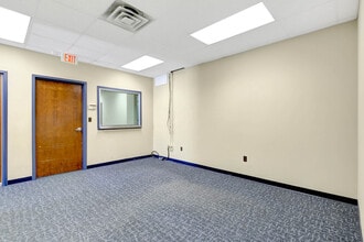 5751 Uptain Rd, Chattanooga, TN for lease Lobby- Image 2 of 26