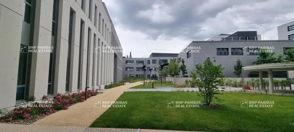 Office in Villeurbanne for sale - Building Photo - Image 3 of 22