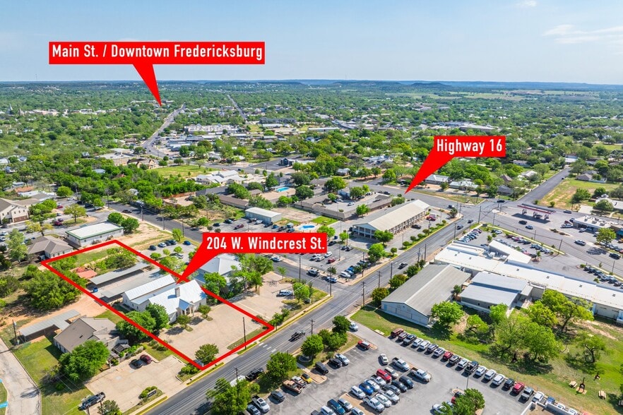 204 W Windcrest St, Fredericksburg, TX for sale - Building Photo - Image 3 of 25