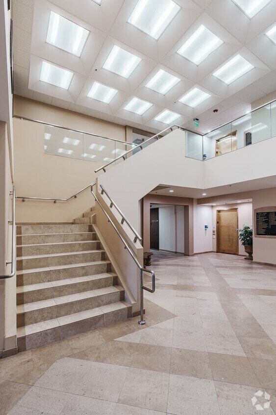 200 New Stine Rd, Bakersfield, CA for lease Interior Photo- Image 1 of 7