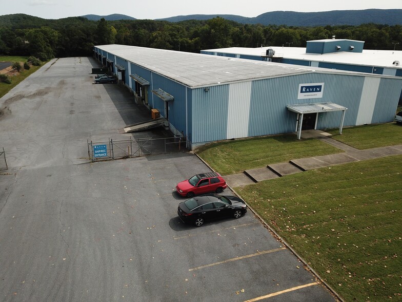 1430 Genicom Dr, Waynesboro, VA for lease - Primary Photo - Image 1 of 4