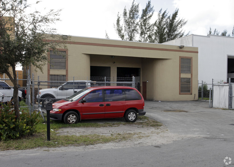 2430 W 78th St, Hialeah, FL for lease - Building Photo - Image 3 of 3