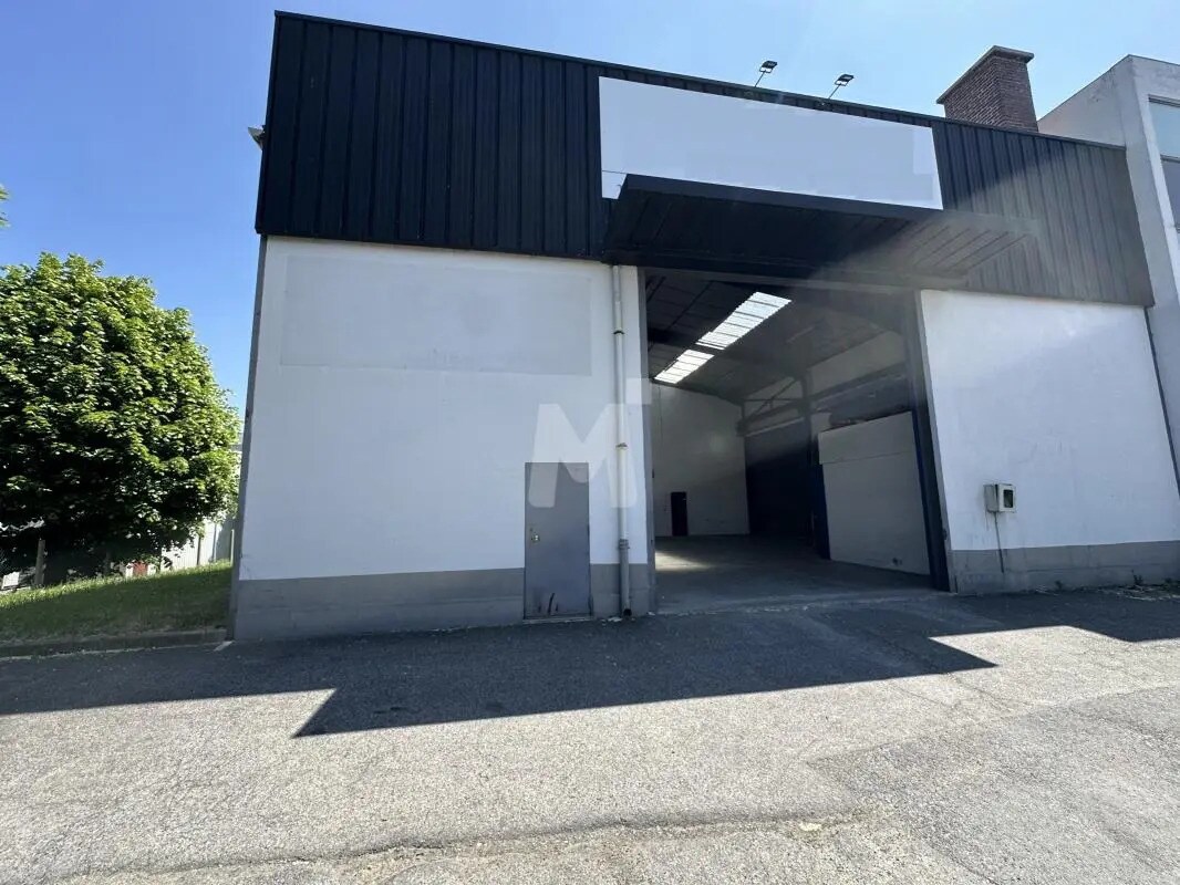 Flex in Morangis for lease Building Photo- Image 1 of 11