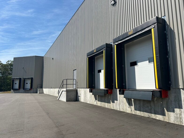 57 Recycle Dr, Topsham, ME for lease - Building Photo - Image 2 of 3