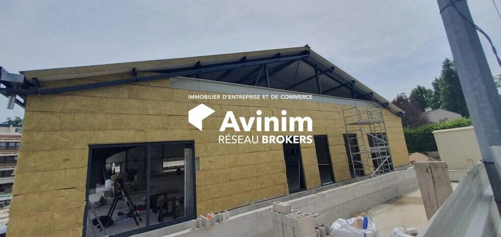 Retail in Avon for lease - Building Photo - Image 2 of 5