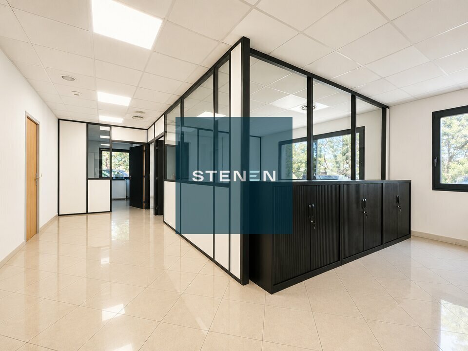 Office in Vitrolles for lease Interior Photo- Image 1 of 6