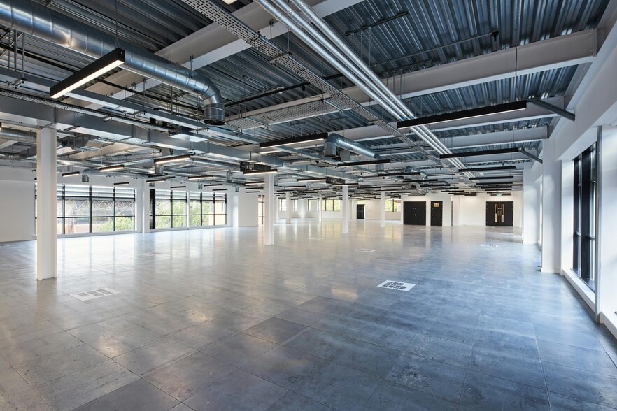 Bridge Ave, Maidenhead for lease - Interior Photo - Image 2 of 9