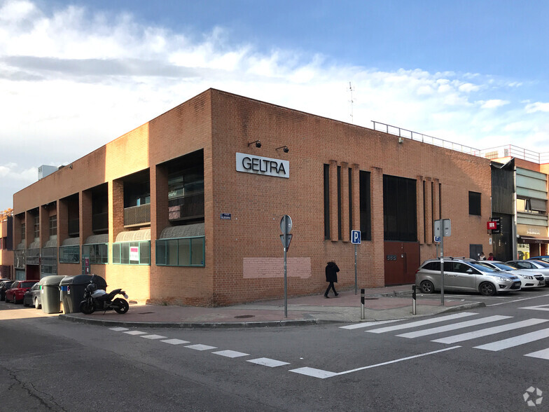 Calle De Manuel Tovar, 16, Madrid, Madrid for lease - Building Photo - Image 2 of 4