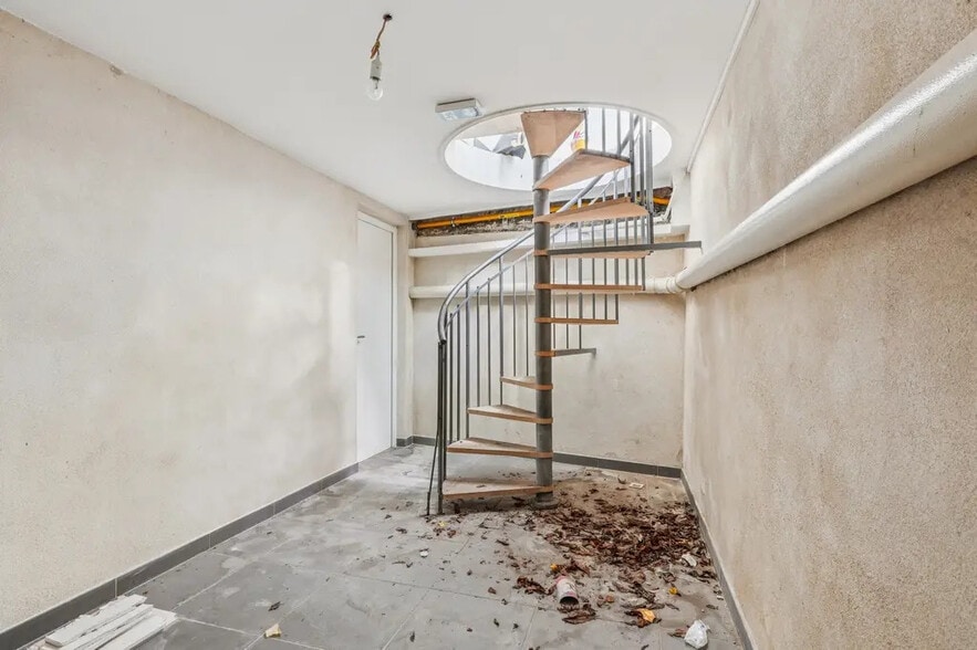 Retail in Paris for lease - Interior Photo - Image 3 of 7