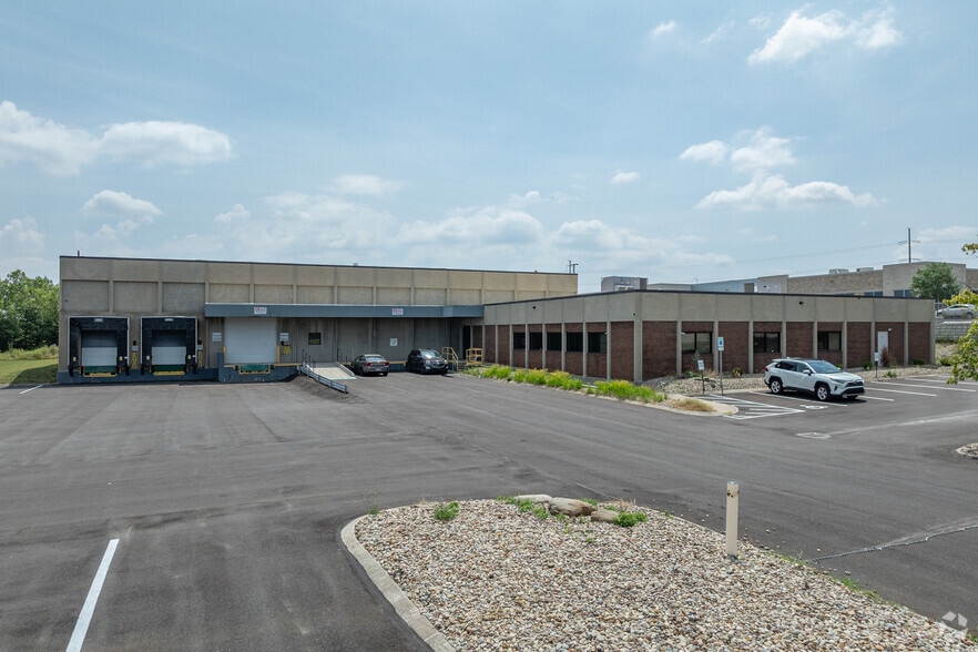 4741 Hinckley Ind Pky, Cleveland, OH for lease - Primary Photo - Image 2 of 7