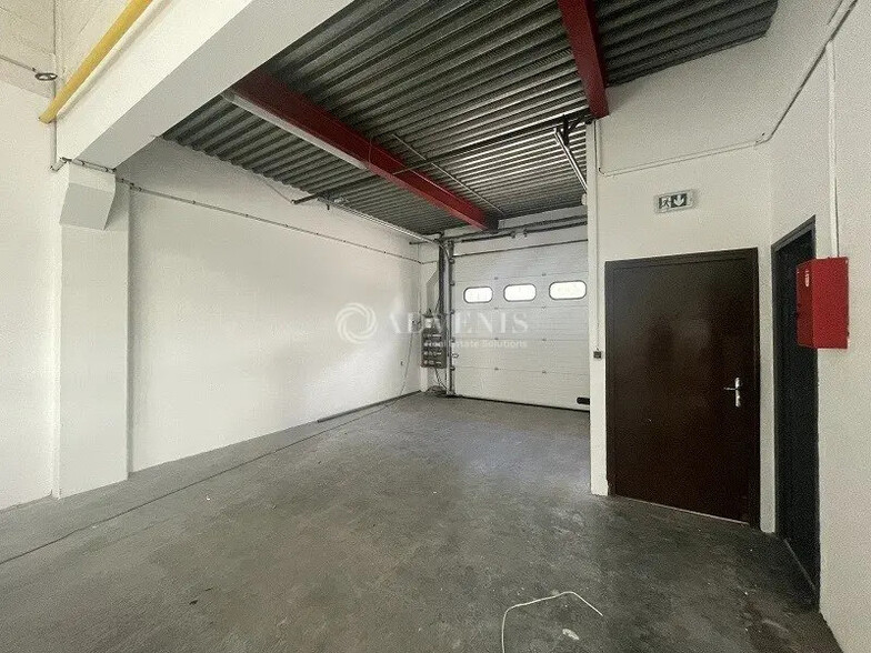 Flex in Les Ulis for lease - Interior Photo - Image 2 of 6