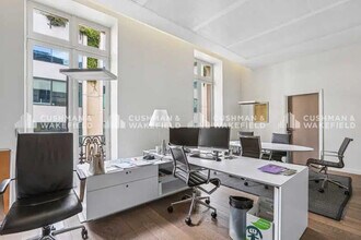 48 Rue La Pérouse, Paris for lease Interior Photo- Image 2 of 2