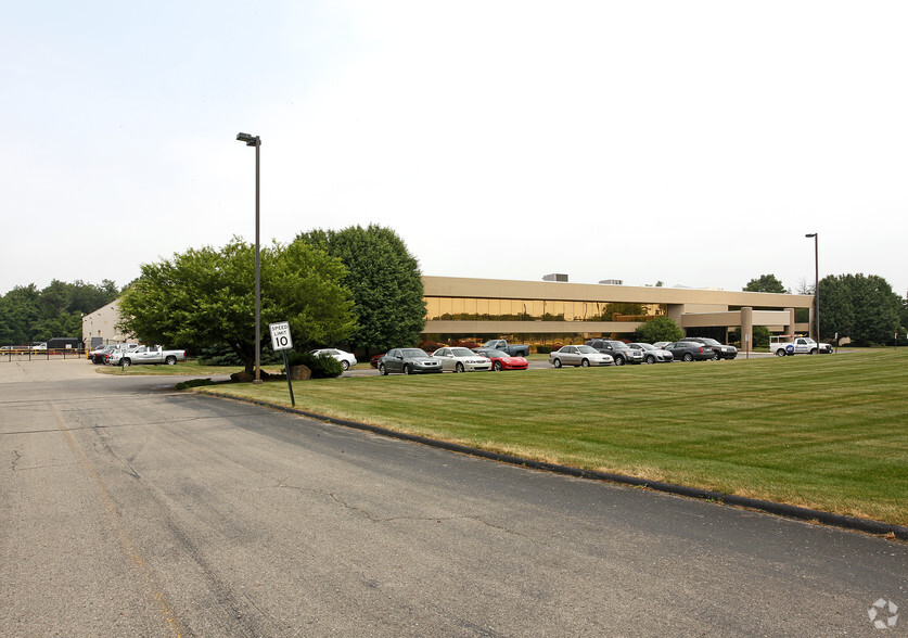 12501 E Grand River Ave, Brighton, MI for lease - Primary Photo - Image 2 of 7