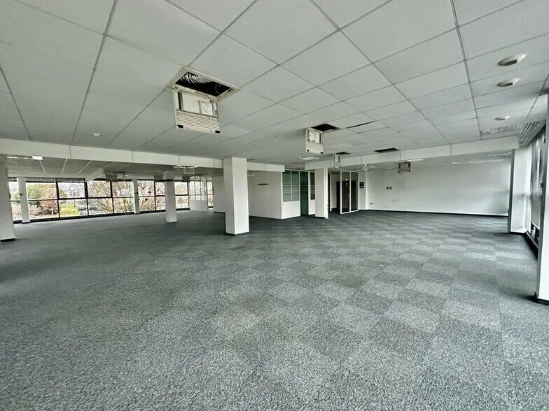 Office in Schiltigheim for lease - Interior Photo - Image 2 of 5