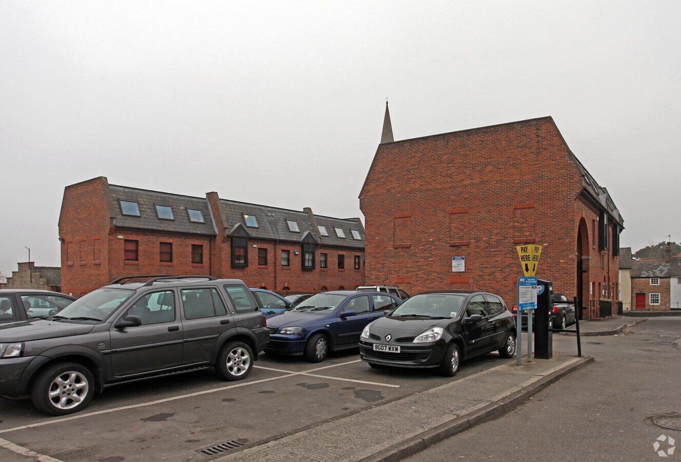 16 Cricklade St, Swindon, SN1 3EY Office for Lease