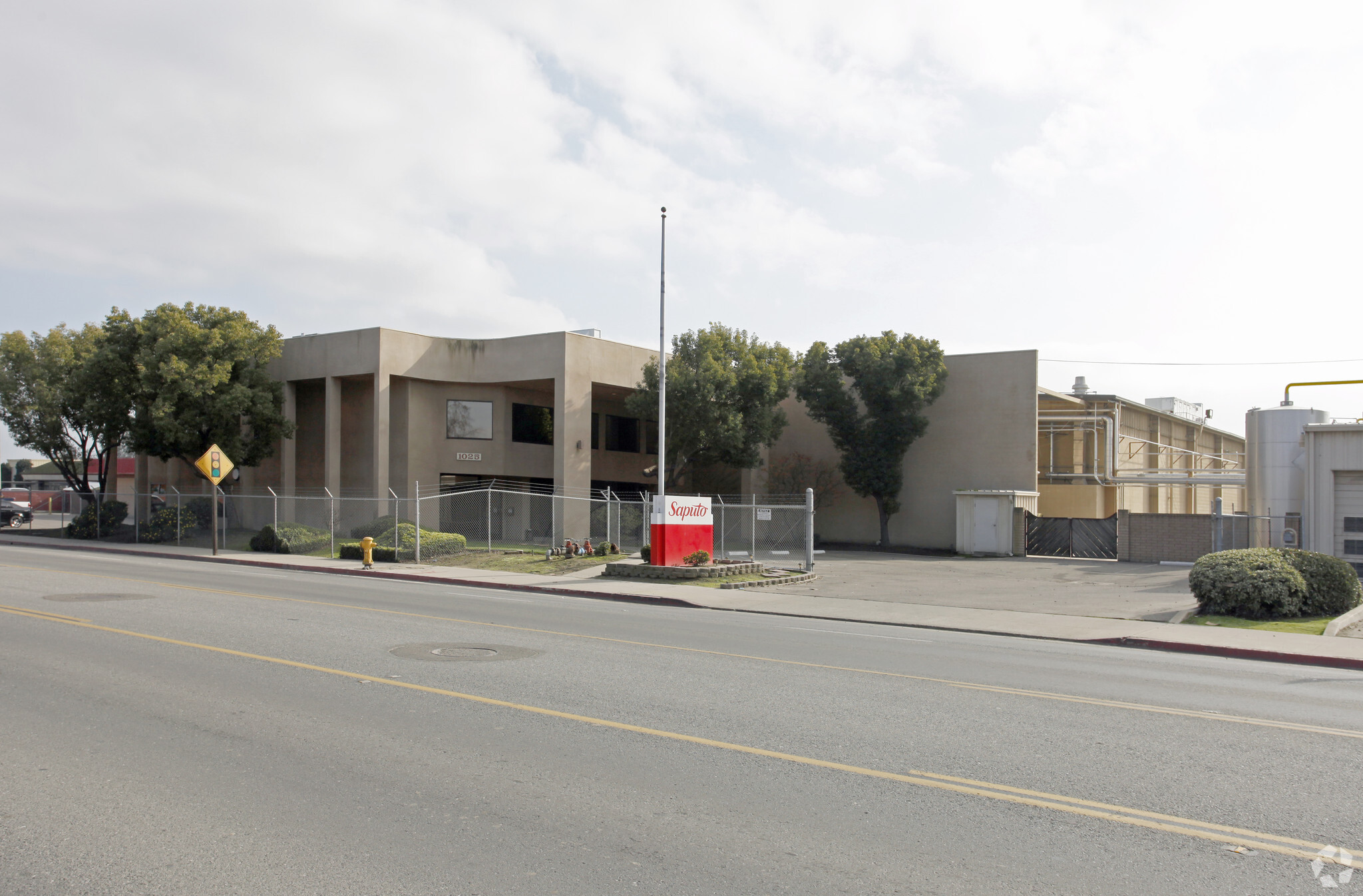 1025 E Bardsley Ave, Tulare, CA for lease Primary Photo- Image 1 of 8