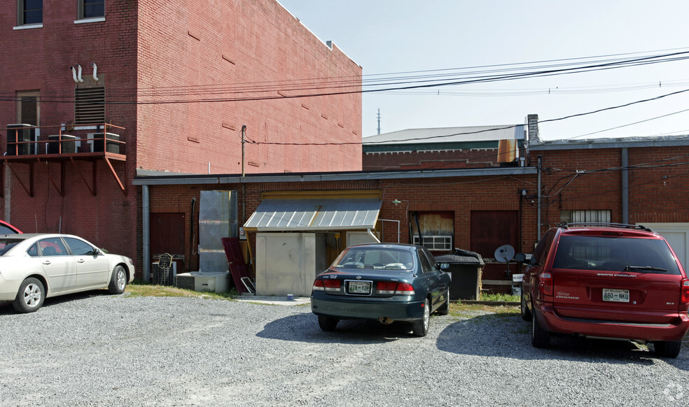 109 Bruce St, Sevierville, TN for lease - Building Photo - Image 2 of 8