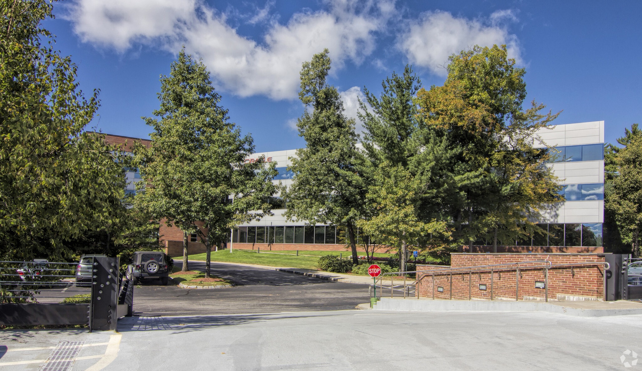 1 Oracle Dr, Nashua, NH for lease Building Photo- Image 1 of 2