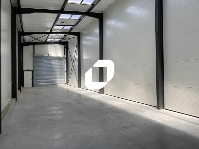Flex in Sète for lease - Interior Photo - Image 3 of 6