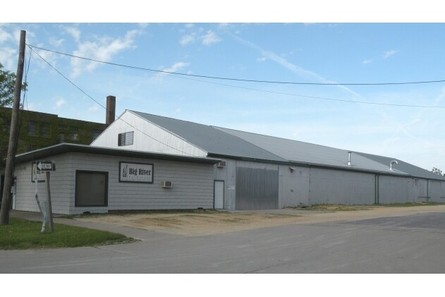 823 S 3rd St, Clinton, IA for sale - Primary Photo - Image 1 of 1