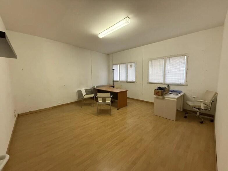Flex in Rognac for lease - Interior Photo - Image 2 of 5