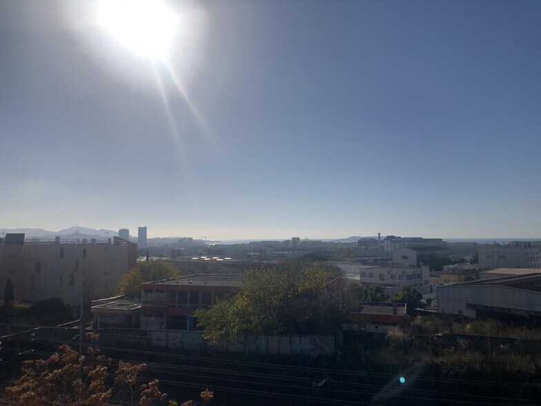 2 Rue Odette Jasse, Marseille for sale - Neighborhood Photo - Image 2 of 10