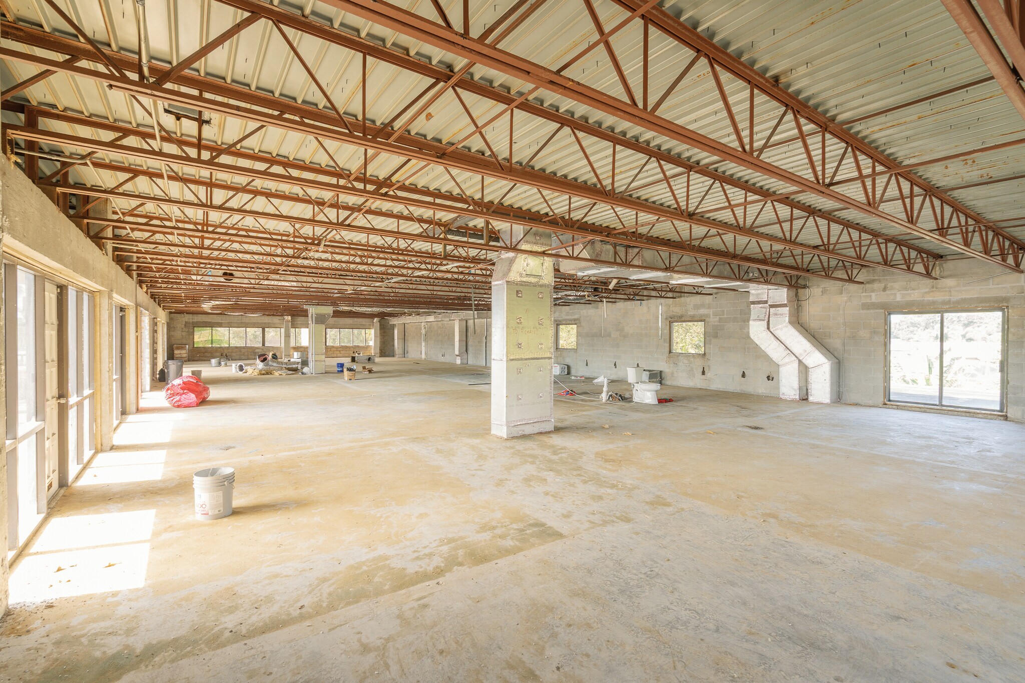 6400 4th St N, Saint Petersburg, FL for lease Interior Photo- Image 1 of 2