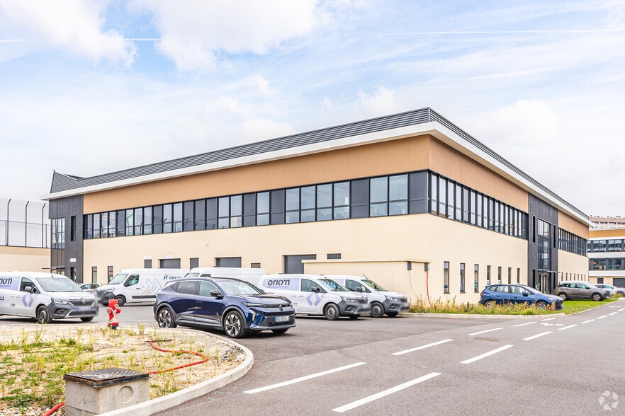 Flex in Nanterre for lease - Building Photo - Image 3 of 3