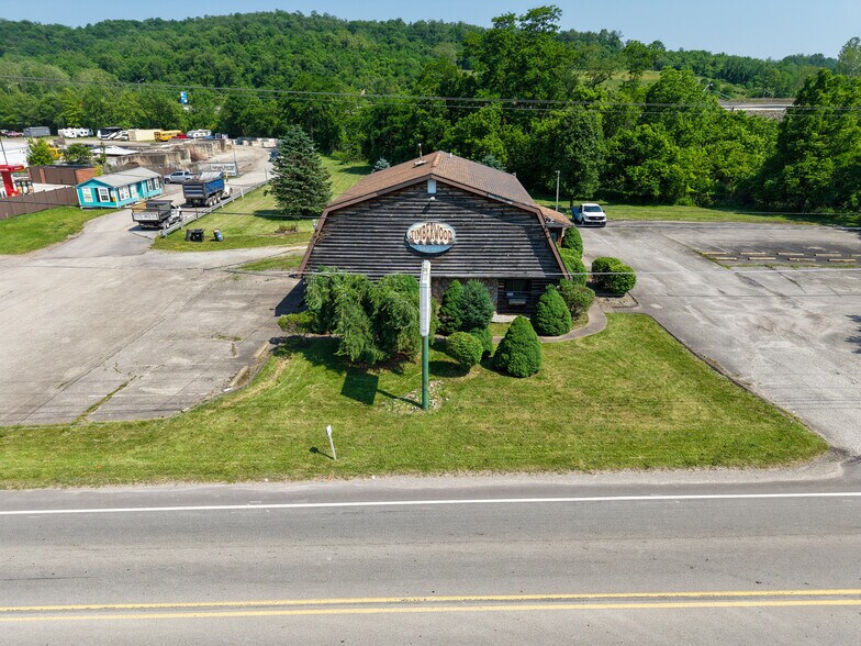 670 Pike St, Houston, PA for sale - Building Photo - Image 3 of 23