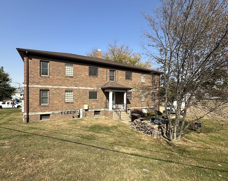 117 Rapids Ave SW, Cedar Rapids, IA for sale - Building Photo - Image 3 of 6