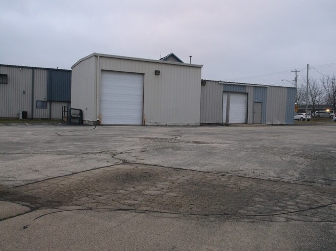 2825 Bowen St, Oshkosh, WI for sale - Primary Photo - Image 1 of 1