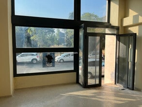 Retail in Ávila, Ávila for lease Interior Photo- Image 2 of 21