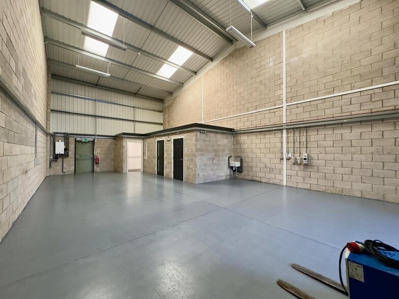 Church Vw, Chesterfield for lease - Interior Photo - Image 2 of 4