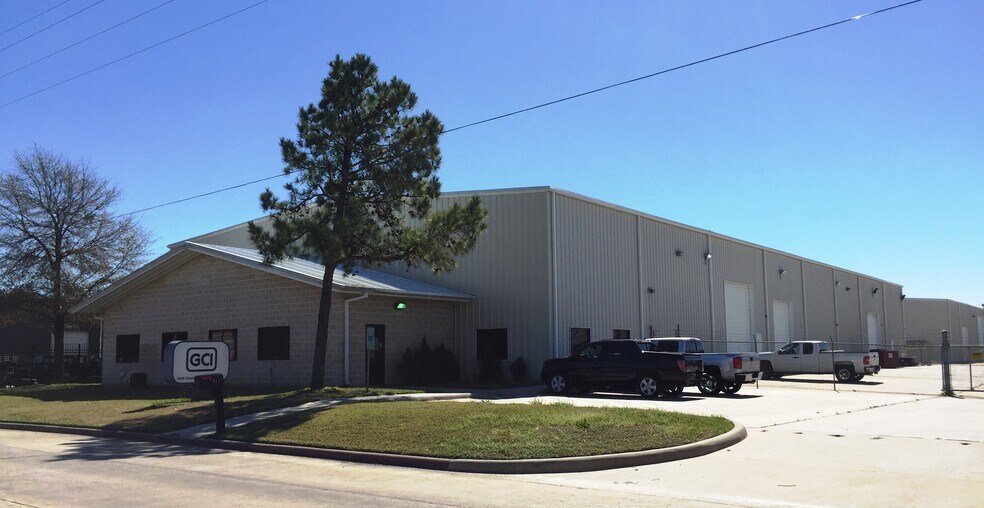 5117 Hiltonview Rd, Houston, TX for lease - Building Photo - Image 3 of 3