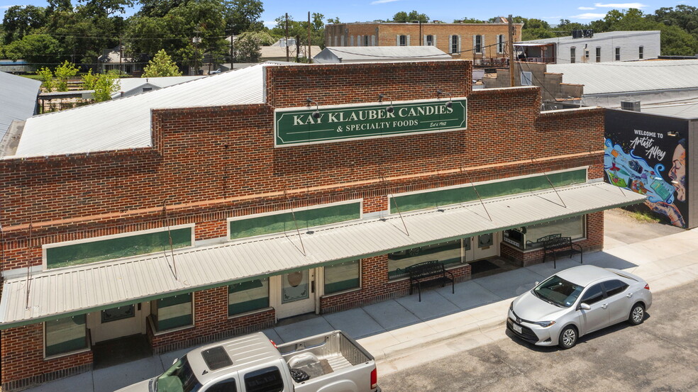 520 Walnut St, Columbus, TX for sale - Building Photo - Image 3 of 35