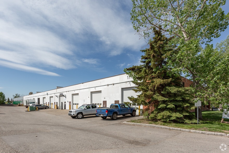 1715 27th Ave NE, Calgary, AB for sale - Building Photo - Image 2 of 6