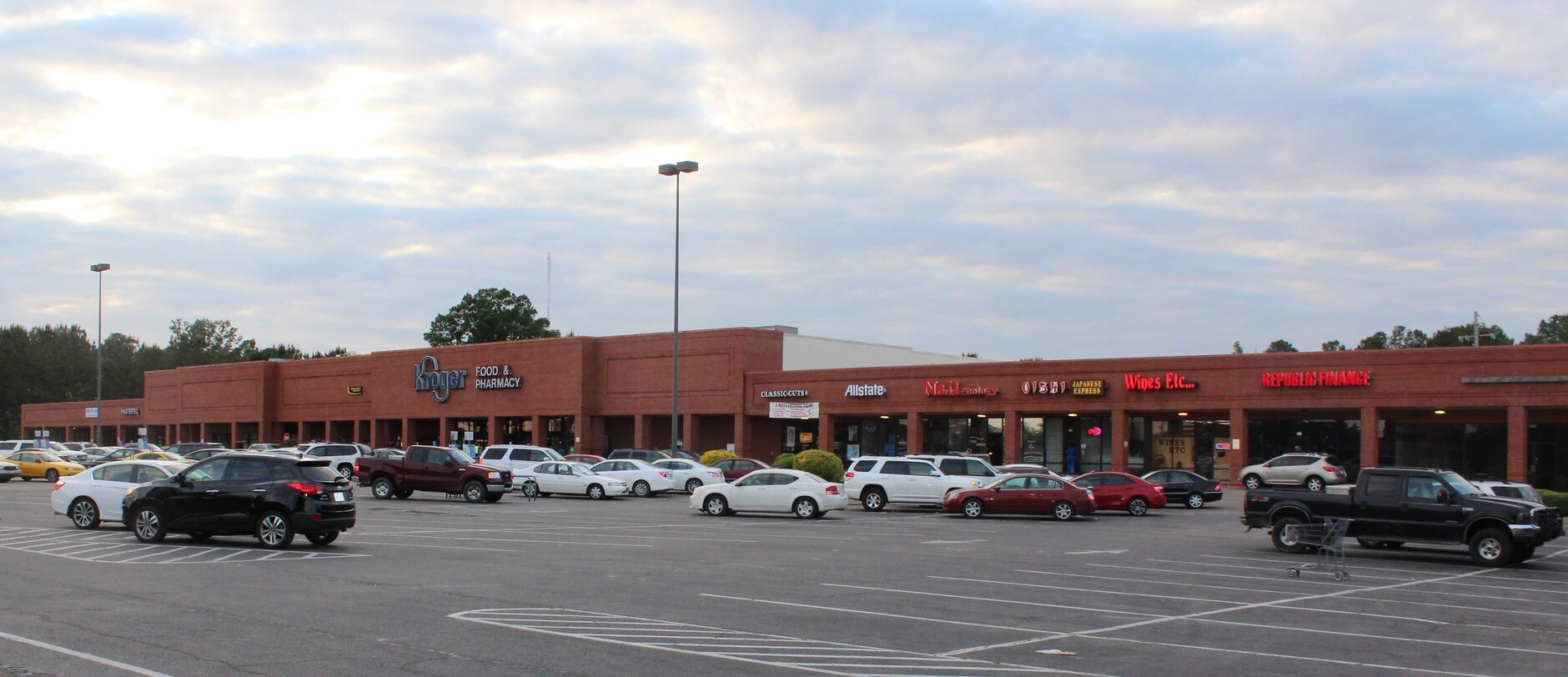 930 Barnes Crossing Rd, Tupelo, MS 38804